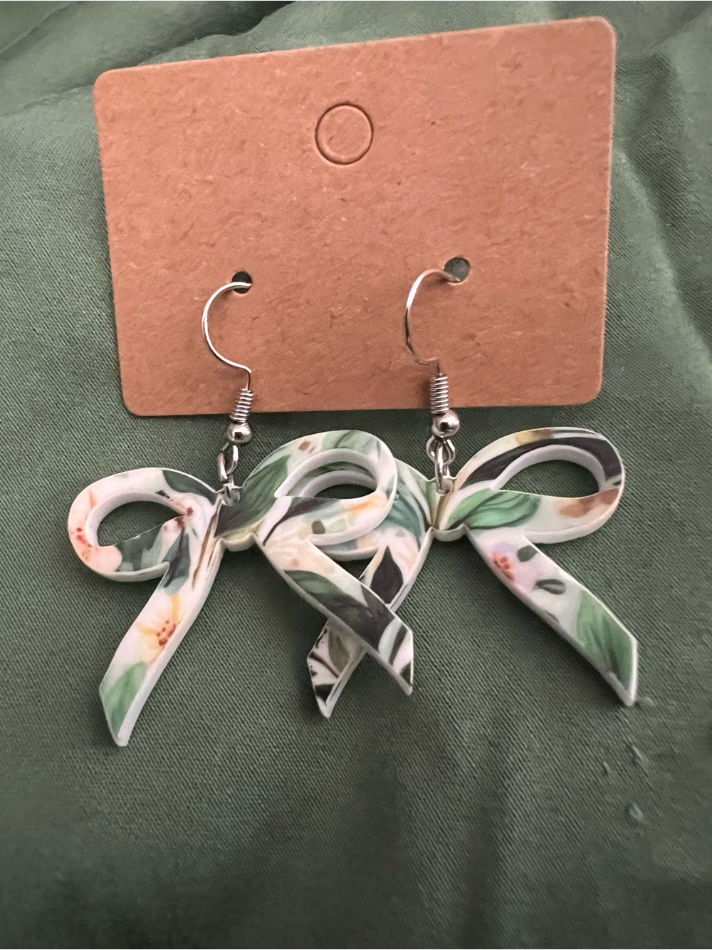 Acrylic Floral Ribbon Drop Earrings – White & Green